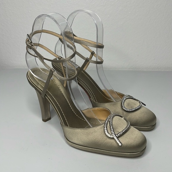 Vtg Valentino Taupe Satin Embellished Crystal Wrap Around Ankle Heel Sandals 36 - Picture 2 of 10